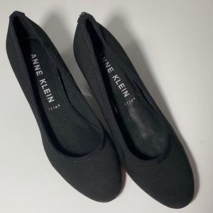 Anne Klein iflex heels in black, Size 6.5M very good condition, great fabric